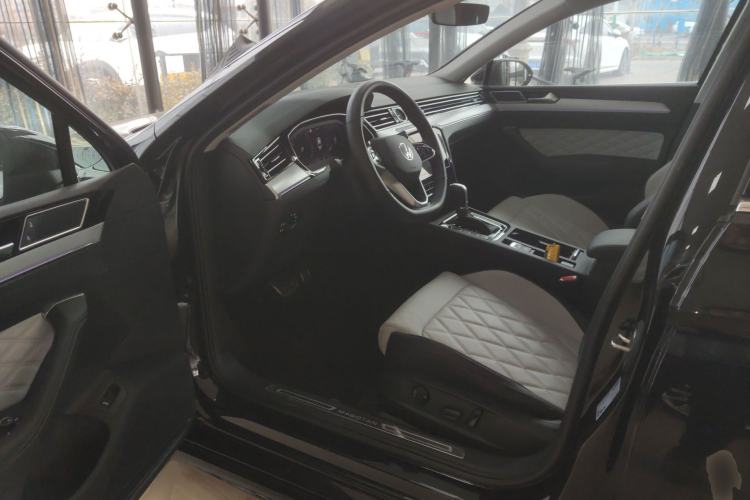 Used Volkswagen Magotan 2025 Zhongxiang Version 330TSI DSG Luxury Edition