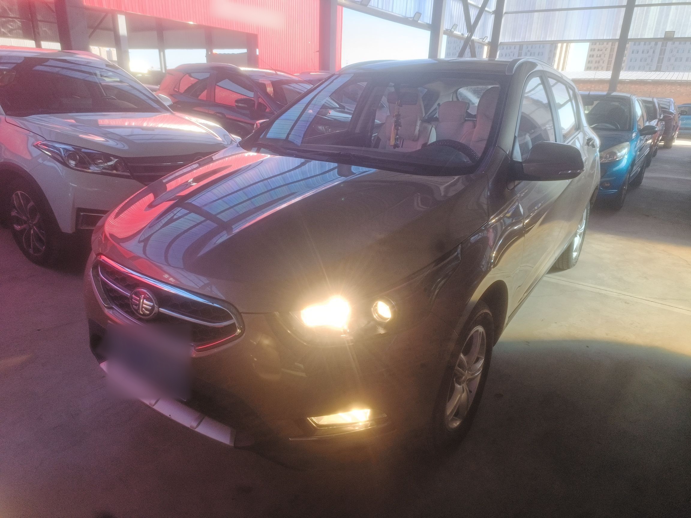 تحت مقدمة السيارة