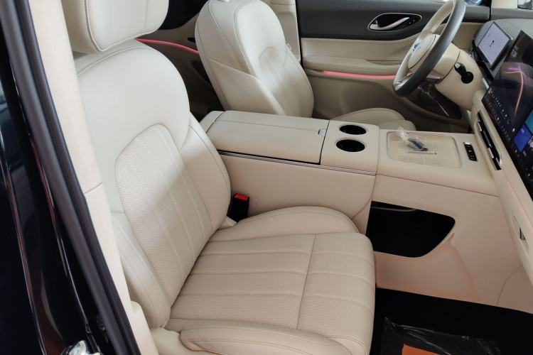 Used VOYAH Dream 2025 PHEV Four-Wheel Drive Prestige Kunpeng Edition
