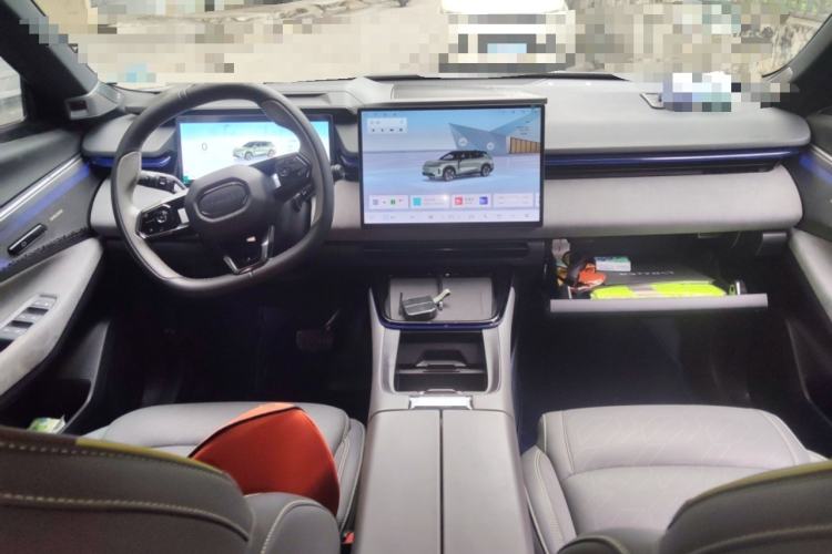 Used Lynk & Co 08 EM-P 2023 220 km Limited-Time Edition Center Console