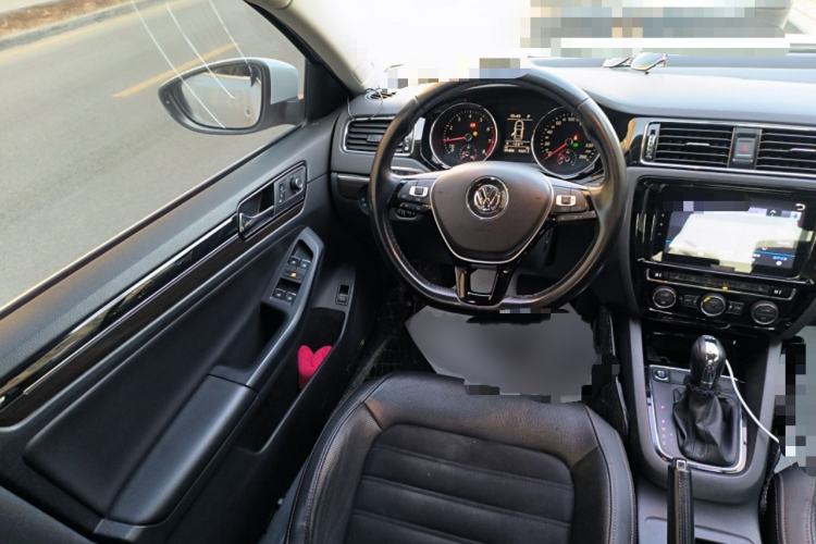 Used Volkswagen Sagitar 2015 230TSI Automatic Luxury Model
