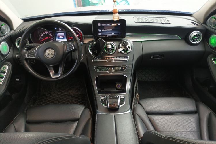 Used Mercedes-Benz C-Class 2017 Facelift C 200 L Sport Edition Center Console