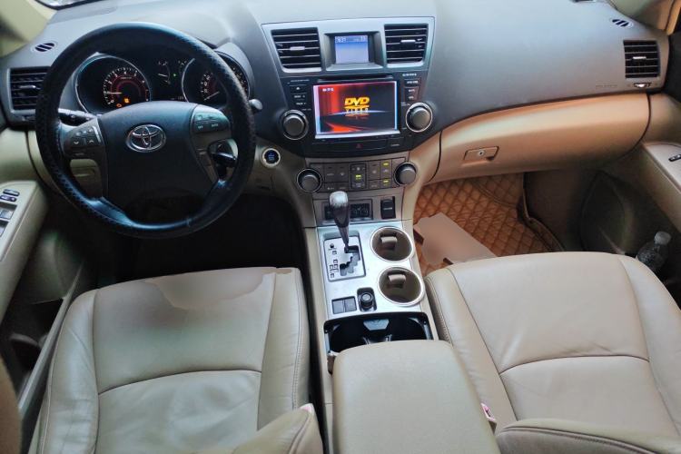 Used Toyota Highlander 2009 2.7L Two-Wheel Drive 7-Seater Luxury Edition Center Console