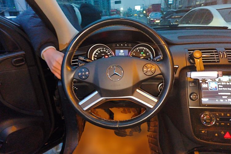 Used Mercedes-Benz R-Class 2017 R 320 4MATIC Business Edition Prestige Model