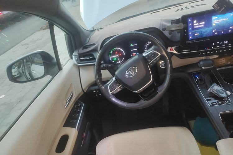 Used Toyota SIENNA 2023 2.5L Hybrid Deluxe Edition Steering Wheel