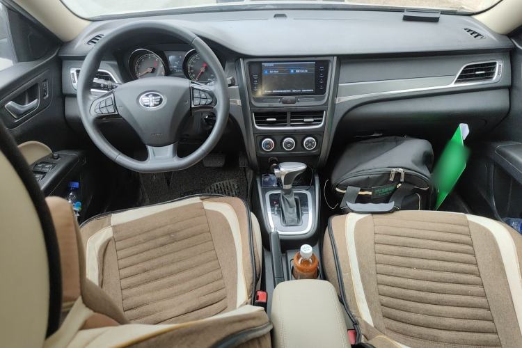 Used Bestune B30 2016 1.6L Automatic Luxury Model Center Console