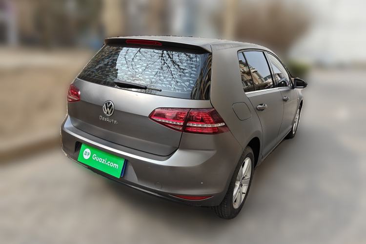 Used Volkswagen Golf 2017 1.6L Automatic Comfort Million-Vehicle Anniversary Edition
