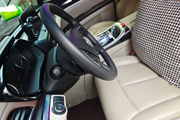 Used Buick GL8 2023 Land Executive Class Smart Enjoyment Model