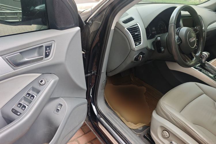 Used Audi Q5 2013 40 TFSI Technology Edition Driver Seat