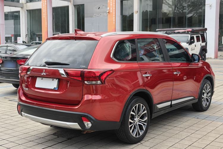 Used Mitsubishi Outlander 2018 2.4L 4x4 Luxury Edition 7-Seater