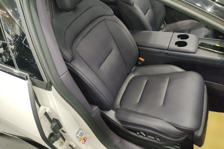 Used Avatr 06 2025 Ultra Pure Electric Edition Right Front Seat