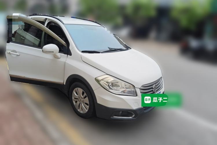 Used Suzuki S-Cross 2014 1.6L CVT Two-Wheel Drive Entry Model Front Right 45 Deg