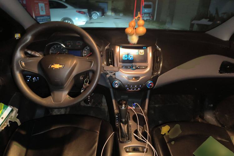 Used Chevrolet Cruze 2018 Revised Version 320 Automatic Pioneer Edition Center Console