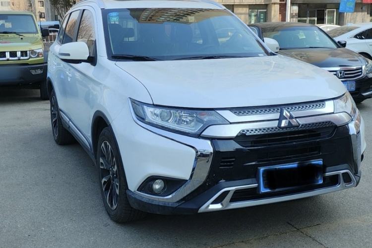 Used Mitsubishi Outlander 2019 2.0L Two-Wheel Drive Comfort Edition 5 Seats China VI Standard
