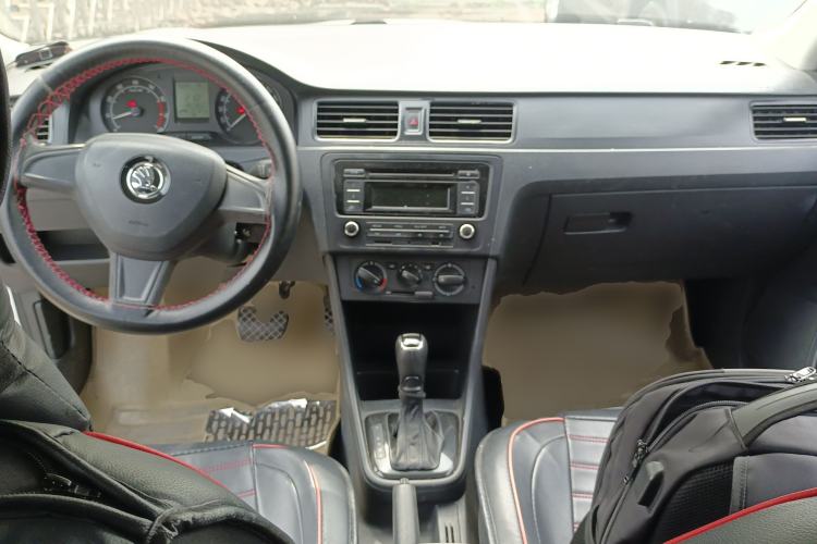 Used Skoda Rapid Spaceback 2014 1.6L Automatic Enjoyment Edition Center Console