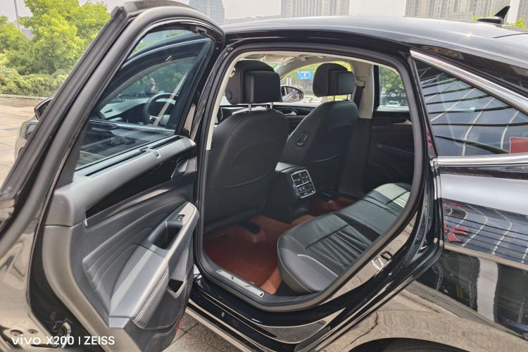 Used Volkswagen Passat 2023 Facelift 330TSI Luxury Edition Interior 3