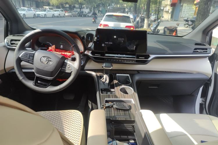 Used Toyota SIENNA 2021 2.5L Hybrid Premium Edition