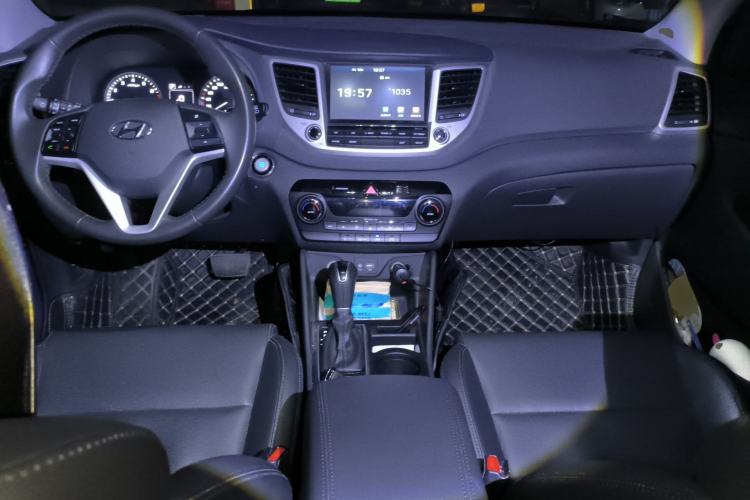 Used Hyundai Tucson 2018 1.6T Dual-Clutch Two-Wheel Drive 15th Anniversary Special Edition