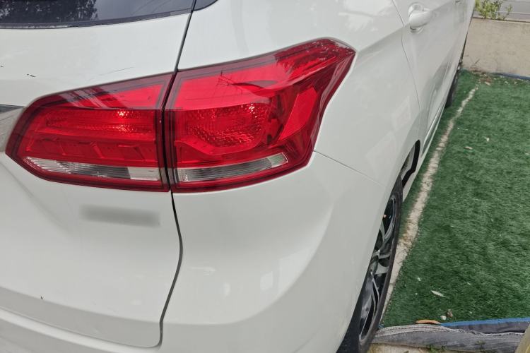 Used Haval H6 Coupe 2018 Red-Label 1.5T Automatic Two-Wheel Drive Ultra-Luxury Model Right Rear Taillight