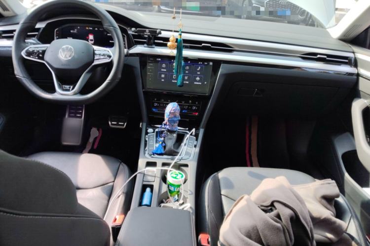 Used Volkswagen FAW-Volkswagen CC 2023 380TSI Striking Edition Center Console