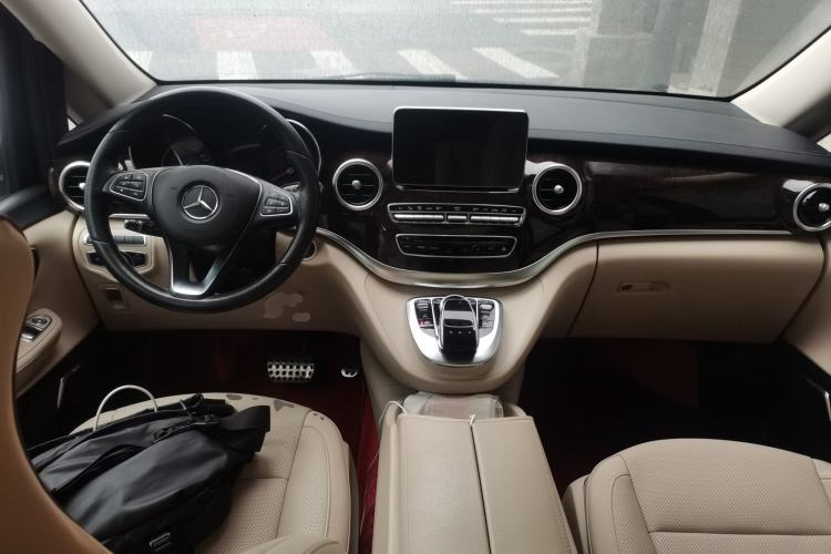Used Mercedes-Benz V-Class 2018 V 260 L Prestige Extended Version China VI Center Console