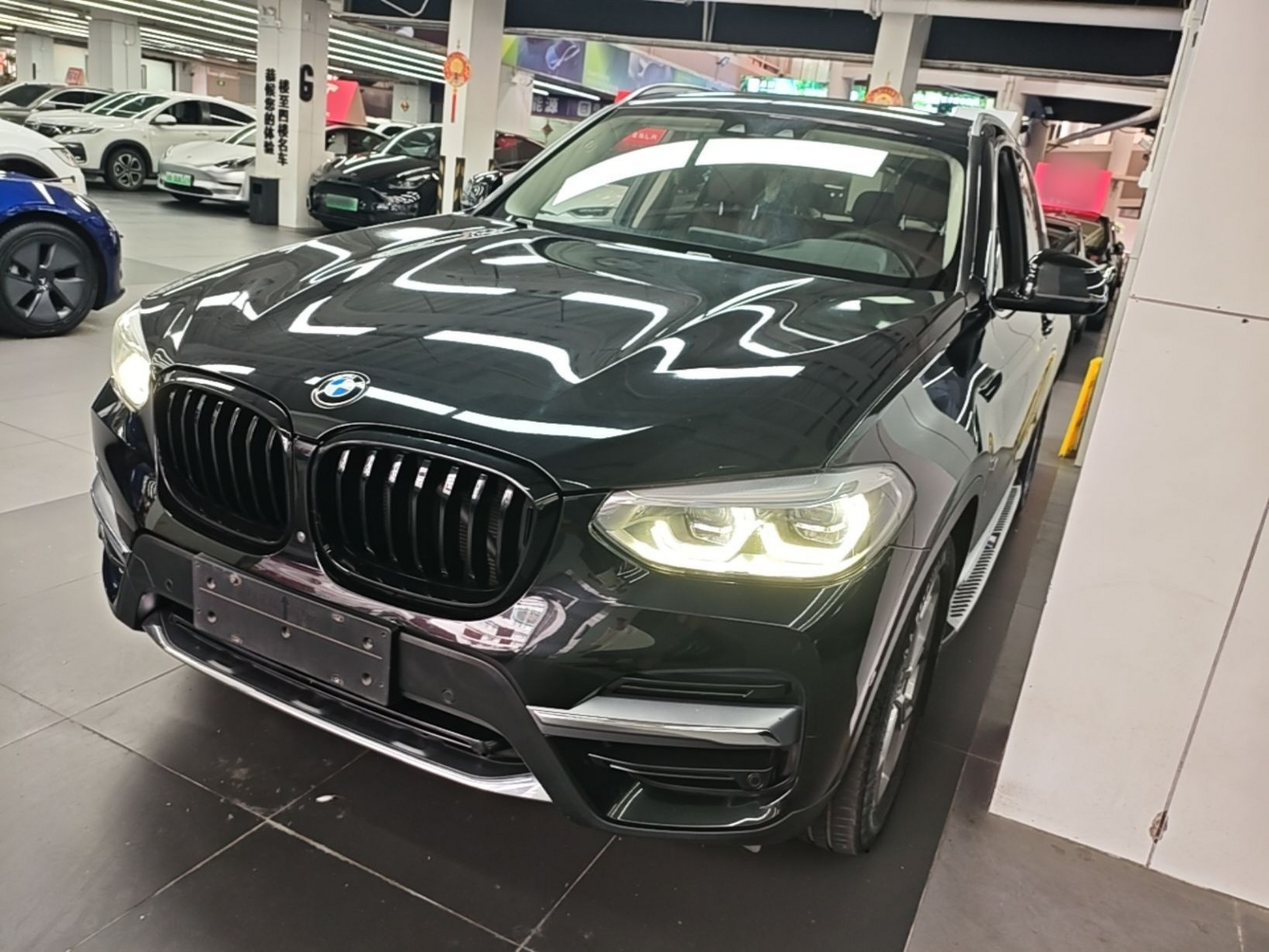Под передней частью автомобиля