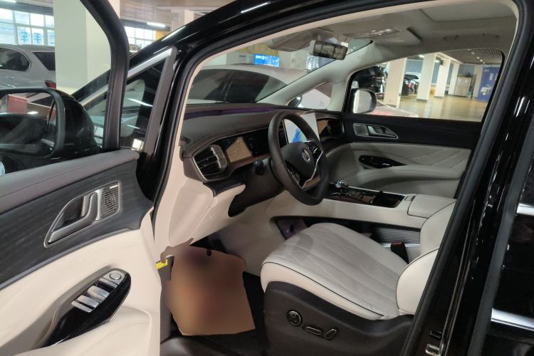 Used Denza D9 2024 EV 600 Four-Wheel-Drive Flagship Model