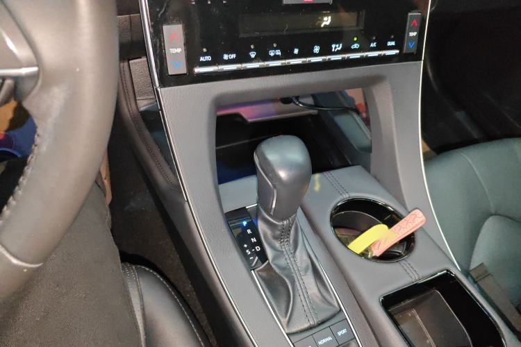 Used Toyota Avalon 2019 Dual-Engine 2.5L Luxury Edition China VI Standard