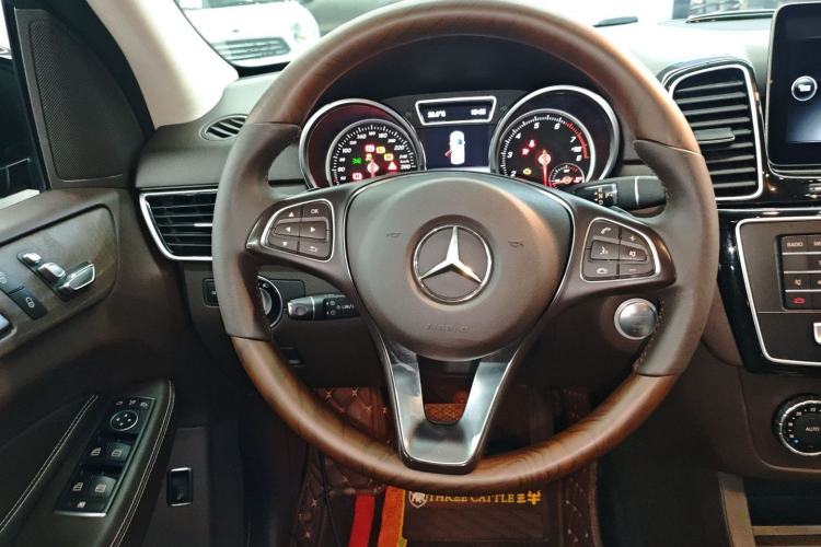 Used Mercedes-Benz GLE 2017 GLE 320 4MATIC Dynamic Model Steering Wheel