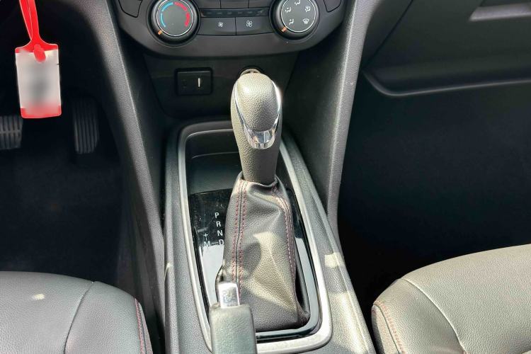 Used Chevrolet Monza 2020 Light Hybrid RS 330T Automatic Comfort Edition Interior 7