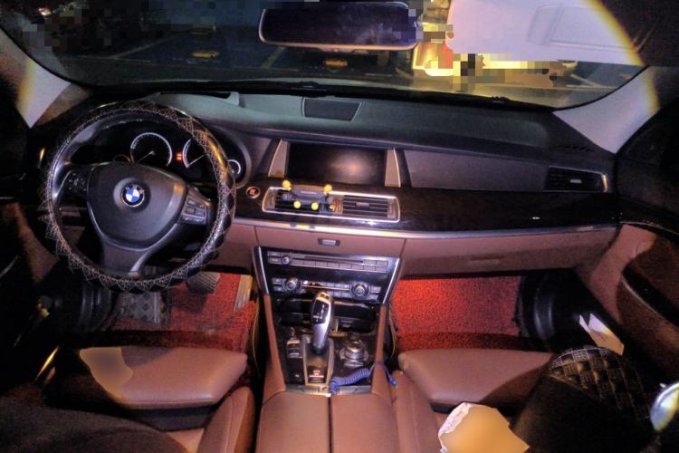 Used BMW 5 Series GT 2010 535i Luxury Edition Center Console