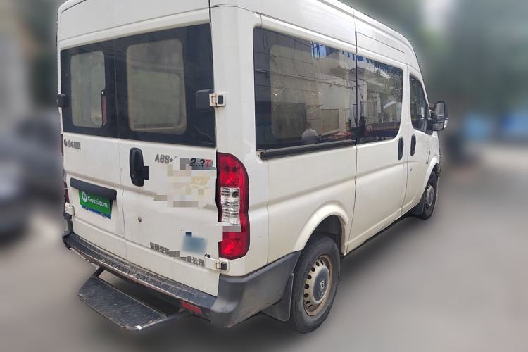 Used Dongfeng Yufeng 2018 2.3T Logistics Vehicle A100 Luxury Edition Short Wheelbase Mid-Roof Design 5–9 Seater
