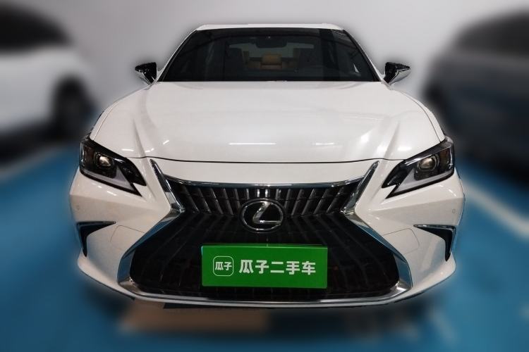 Used Lexus ES 2023 200 Excellence Edition

