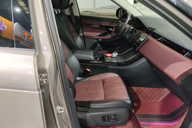 Used Land Rover Range Evoque 2024 Aurora L 249 PS Glowing Limited Edition Right Front Seat