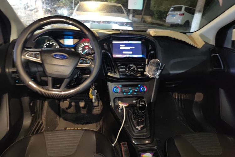 Used Ford Focus 2015 Sedan 1.6L Manual Fashion Edition