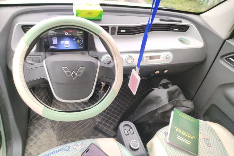 Used Wuling Hongguang MINIEV 2022 Macaron Fashion Model Lithium Iron Phosphate Center Console