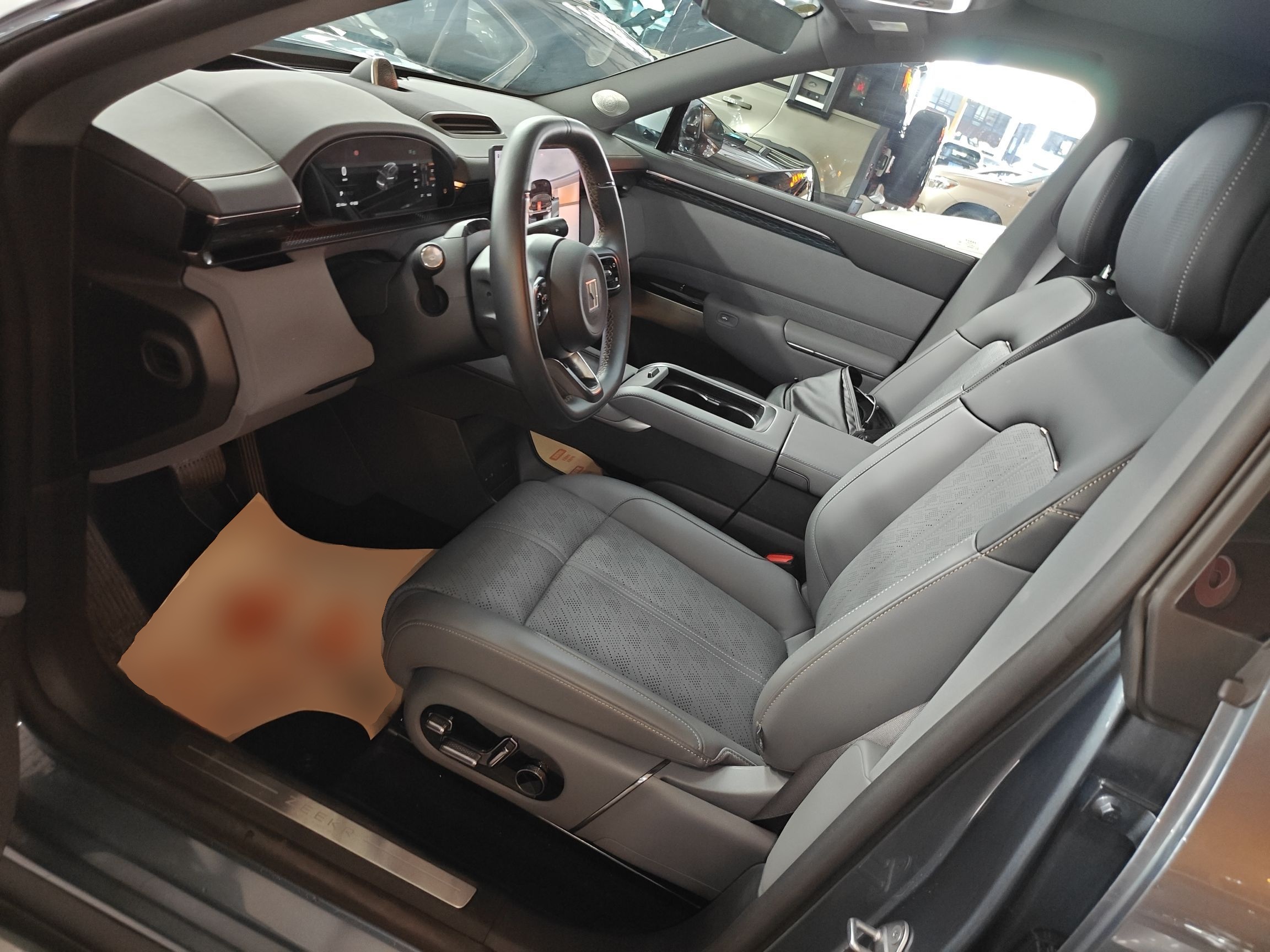 Переднее сиденье в автомобиле