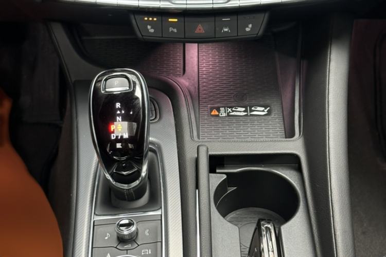 Used Cadillac CT5 2024 28T Luxury Pro Trim Interior 4