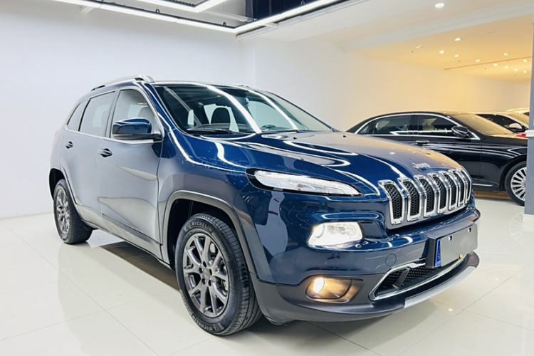 Used Jeep Cherokee 2020 2.0L Two-Wheel Drive Classic Sports Edition