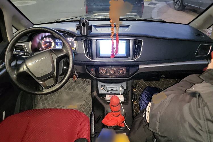 Used FORTHING Lingzhi 2023 M5L 1.6L Comfort 9-Seater Interior 2