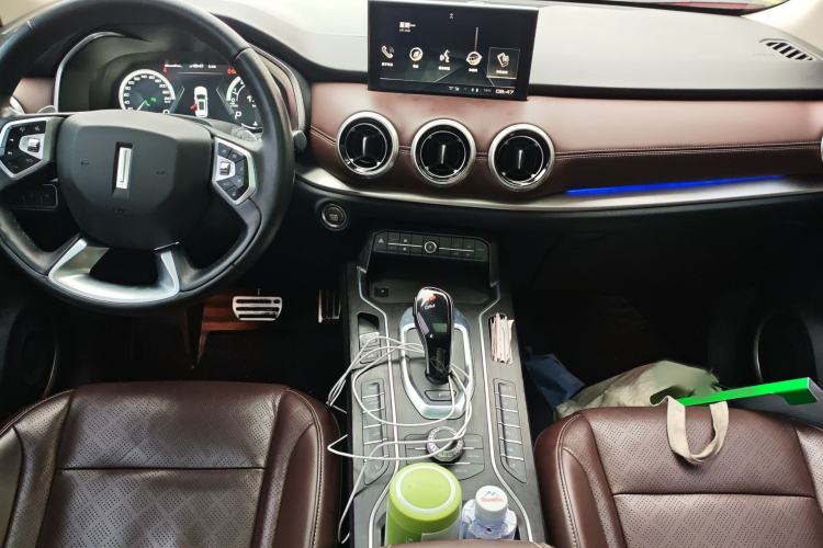 Used Wey VV6 2018 2.0T Two-Wheel-Drive Ultra-Luxury Version China V Standard Audio And AC Panel