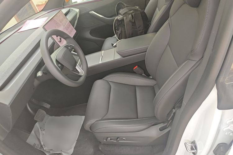 Used Tesla Model Y L 2025 Model Long-Range All-Wheel-Drive Version
