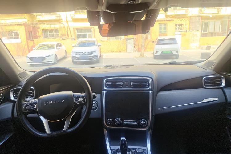 Used Lynk & Co 01 2017 2.0T Four-Wheel Drive Pro Edition Center Console