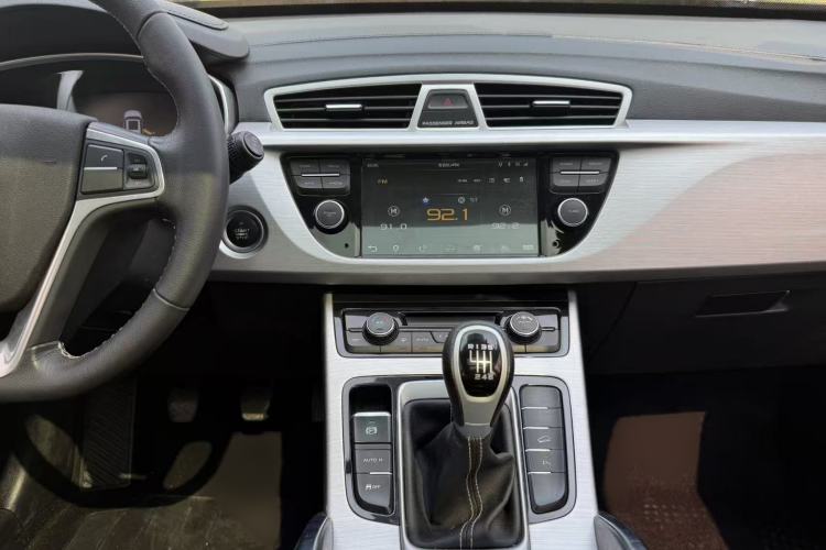 Used Geely Auto Emgrand X7 Sport 2016 2.0L Manual Smart Connect Version Interior 7