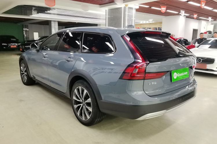 Used Volvo V90 2022 Cross Country B5 AWD Smart Range Edition
