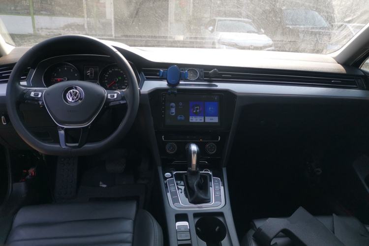 Used Volkswagen Magotan 2019 330TSI DSG Leading Model China VI Standard Center Console