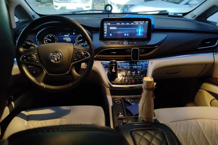 Used Buick GL8 2021 Land Cruiser Executive 652T Premium Model
