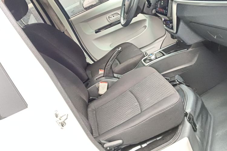 Used SRM Haoyun 2025 Launch Edition Farady 42.3 kWh 305 km 6 seats
