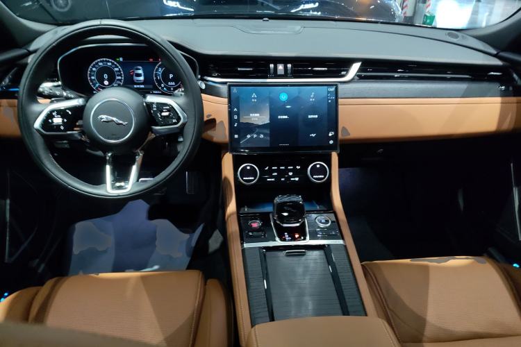 Used Jaguar XFL 2025 Model—2.0T P300, Four-Wheel Drive, 90th Anniversary Collector’s Edition
