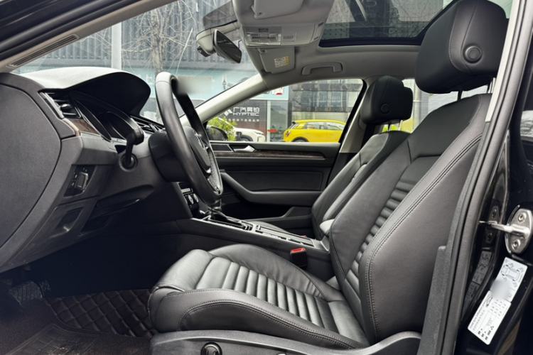 Used Volkswagen Magotan 2018 Facelift 330TSI DSG Luxury Model Interior 6